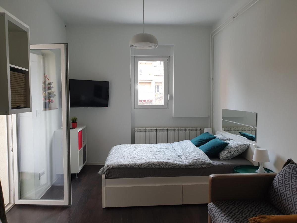 Studio Apartment "Savski Trg" Belgrád Kültér fotó